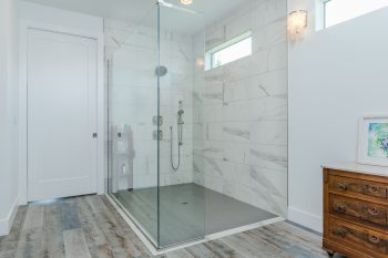 Owner's suite flush entry shower